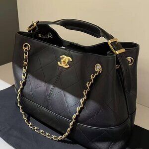 Classic CHANEL Bag: A Stylish and Versatile Choice for Elegance